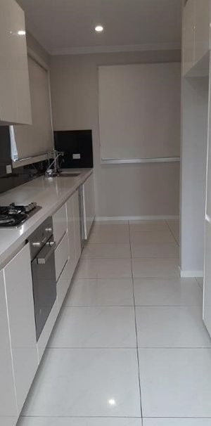 Feature Packed Modern 3 Bedroom Townhouse - Photo 1