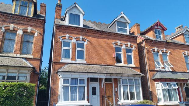 4 bedroom semi-detached house to rent - Photo 1