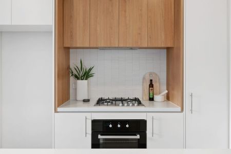 Modern Low-Maintenance Townhouse in a Prime South Morang Location - Photo 5