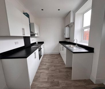 2 bedroom semi-detached house to rent - Photo 4