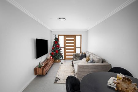 LOCATION, LOCATION, LOCATION! - Photo 3