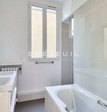 Appartement • Saint Philippe du Roule - Photo 3