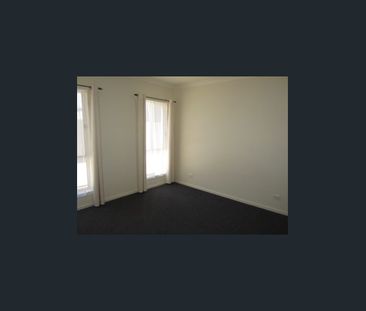 2/24 Ophir Street, Golden Square, Vic 3555 - Photo 4