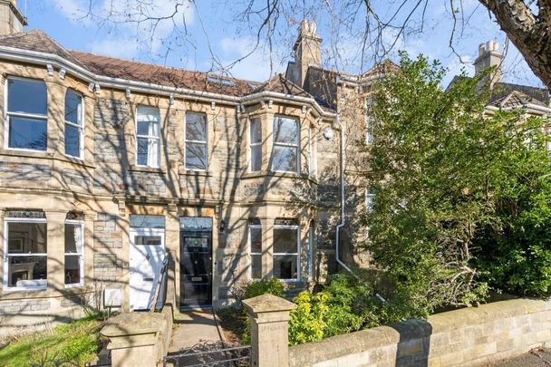 4 bedroom terraced house to rent - Photo 1