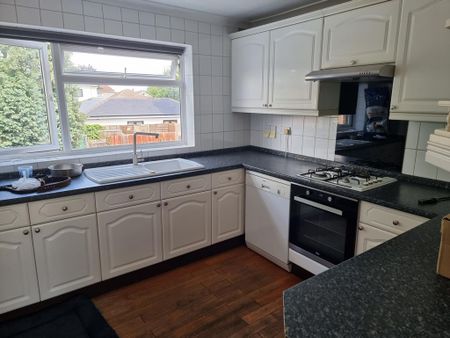 4 bedroom townhouse to rent - Photo 3