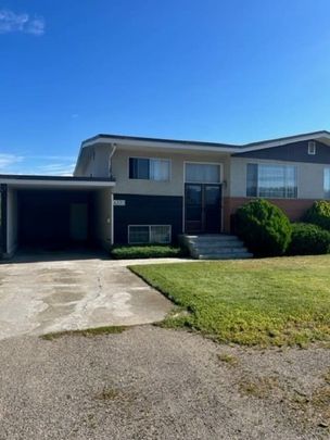 4 Bed 2 Bath Duplex: Avail Now - Photo 1