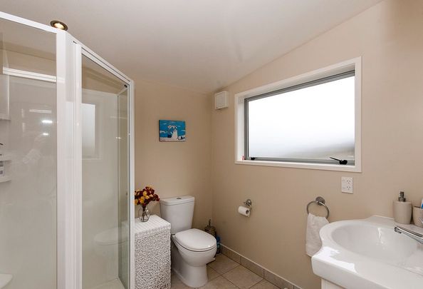 Executive 4 brm home with nice views - Photo 1