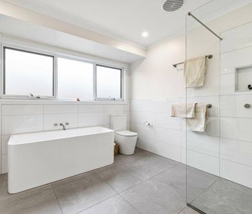 VERSATILE FAMILY HOME - Photo 6