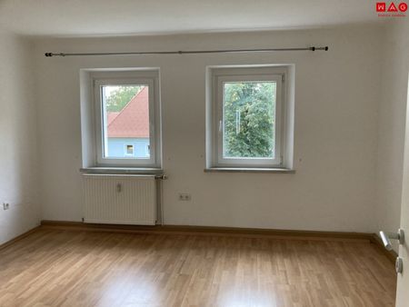 Gemütliche 2-Zimmer-Wohnung mit flexibler Raumaufteilung in naturnaher Lage verspricht hervorragende Wohnqualität mit einer perfekten Infrastruktur! Ab sofort verfügbar und frisch renoviert! Sichern Sie sich jetzt Ihren Besichtigungstermin! - Photo 2