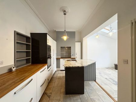 2 Bed Terraced House, Kingsdown Parade, BS6 - Photo 5