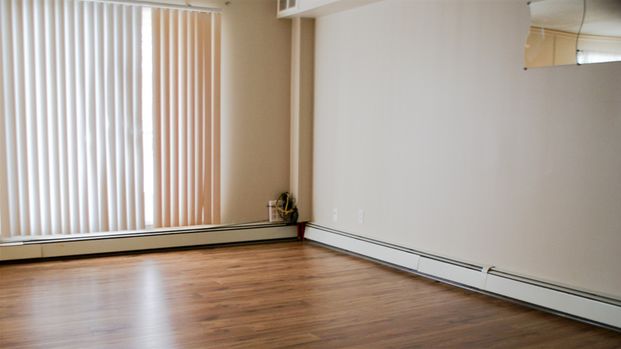 2 Bed. Condofor Rent In Inglewood. Heat & Water Included. - Photo 1