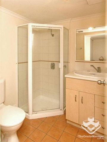 Furnished Studio Apartment in a Central Location - Photo 3