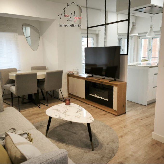 Piso de alquiler en Pizarro, Salesas - Photo 1