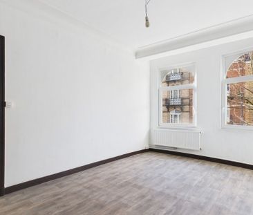 Appartement te huur in Schaarbeek voor € 970 met 1 slaapkamer - Photo 1