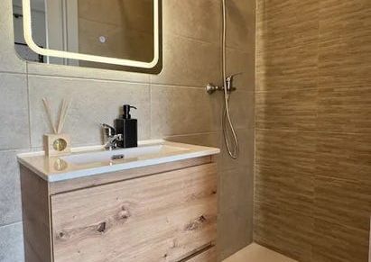 Calle de Tribaldos, Madrid, Community of Madrid 28043