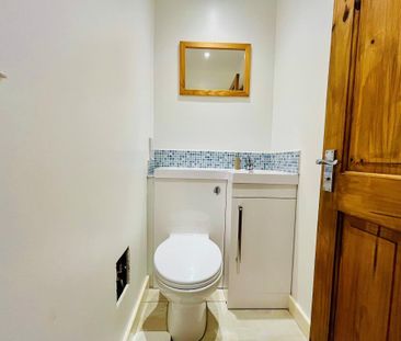 1 bedroom in a house share to rent - Photo 3