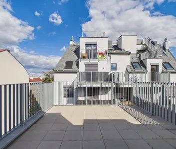 Moderne Dachgeschosswohnung mit 2 Terrassen | 4.OG mit Lift | Klimaanlage - Photo 2