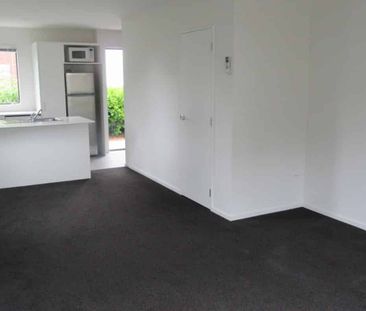 WALTHAM - 2 BED/2 BATH MODERN APARTMENT - Photo 2