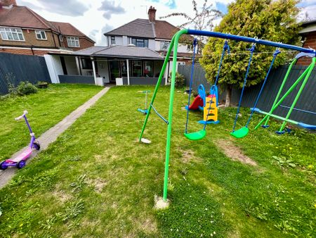 Cranford Lane, Hounslow - Photo 4