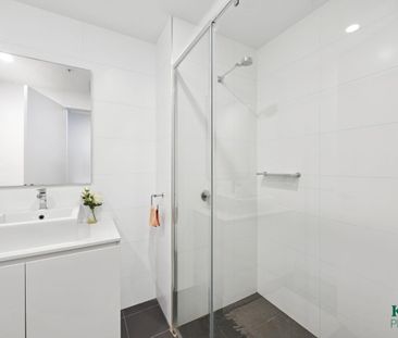 Furnished Bohem Apartment with Stunning City-to-Hills Views - Photo 4