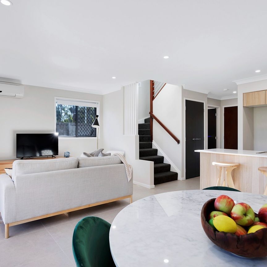 3 BED 2 BATH 2 CAR TOWNHOUSE AVAILABLE - Photo 1