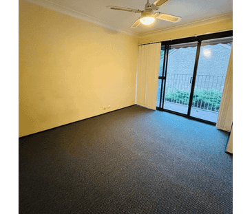 Charming 2-Bedroom Townhouse in Minto - Photo 4