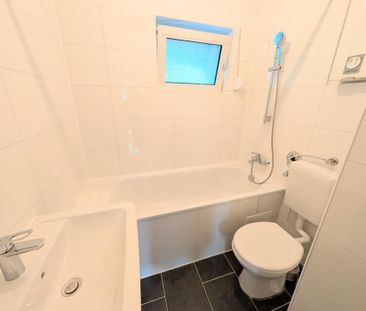 **Jetzt zugreifen:+weiße Wände +Laminat +modernes Tageslichtbad +Lo... - Foto 1