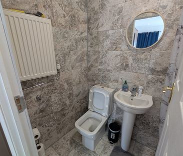 Room in a Shared House, Restalrig Road, EH6 - Photo 4