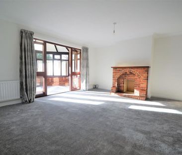 3 bedroom semi-detached bungalow to rent - Photo 3