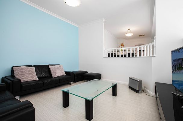 Family home in prime Roselands location - Photo 1