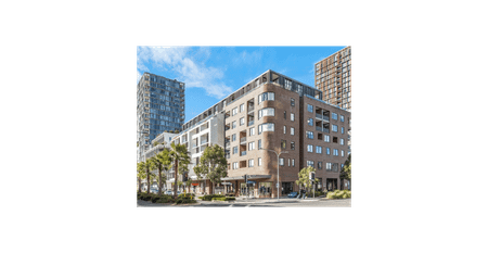 Stylish Near-New Apartment in the Heart of Waterloo - Photo 5