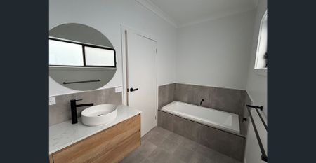 Brand new 3 bedroom duplex - Photo 2