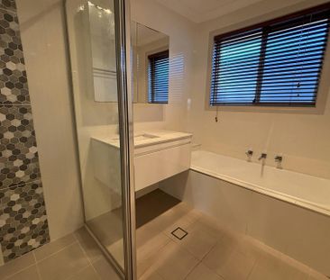 COMFORTABLE FOUR BEDROOM FAMILY HOME - Photo 2