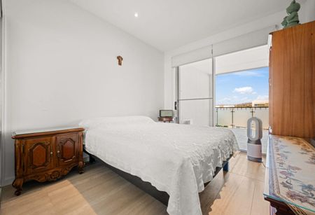 Modern Apartment in Prime Location - Photo 3