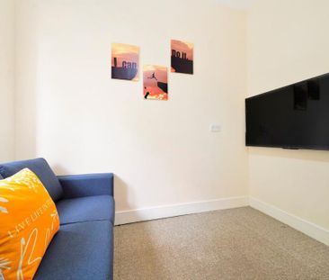 6 bedroom house to rent - Photo 1