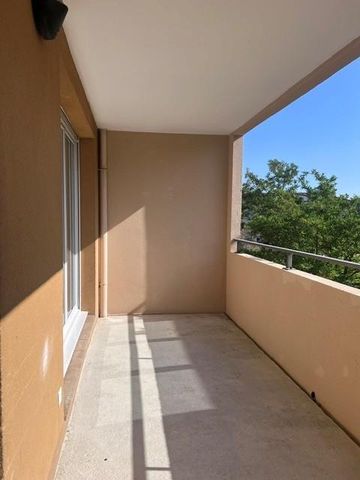 Location Appartement 3 pièces 67m² BRIGNOLES 83170 - Photo 4