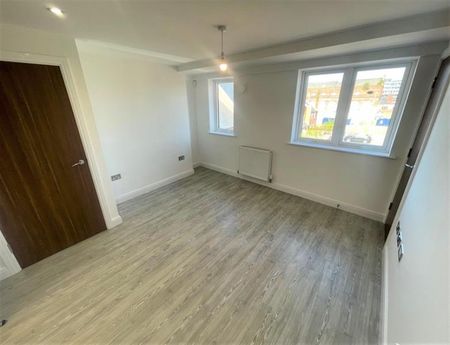 1 Bedroom Apartment To Let - Photo 3