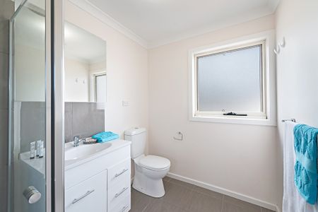 13 Kiama Street, Oak Park VIC 3046 - Townhouse For Rent | Domain - Photo 5