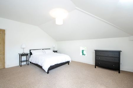 3 bedroom apartment to rent - Photo 2