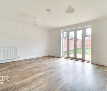 3 bedroom semi-detached house to rent - Photo 2