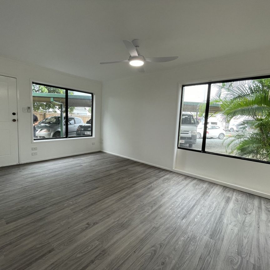 1/19 Brisbane Road, BIGGERA WATERS - Photo 1