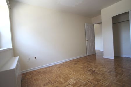 Lu Ray Apartments - Photo 3