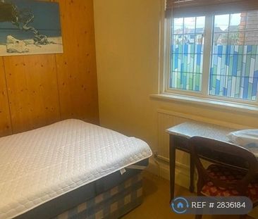 1 bedroom in a house share to rent - Photo 2