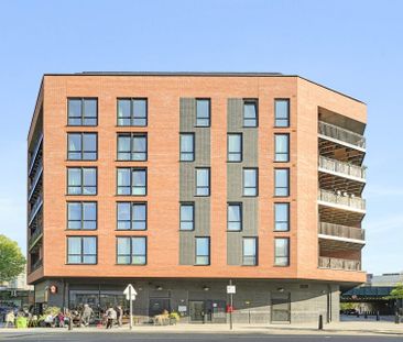 Price £2,300 pcm - Available 19/05/2025 - Furnished / Unfurnished - Photo 4