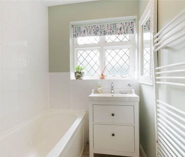2 bedroom bungalow to rent - Photo 2