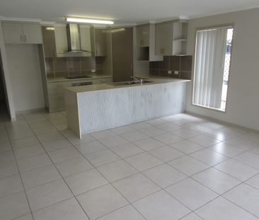 Morayfield Duplex - Photo 4