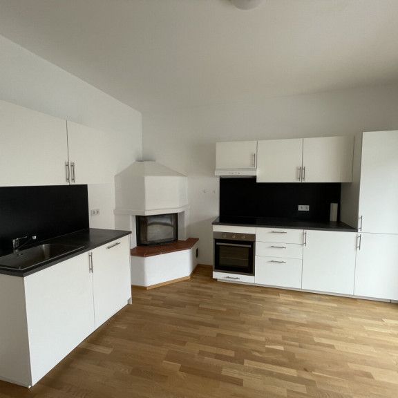LOFTARTIGE DACHGESCHOSS-WOHNUNG -- 5 ZIMMER -- BALKON/RUHELAGE/KLIMA/U-BAHN -- UNBEFRISTET! - Photo 1