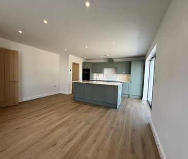 4 bedroom detached house to rent - Photo 5