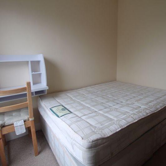 6 bedroom semi-detached house to rent - Photo 1