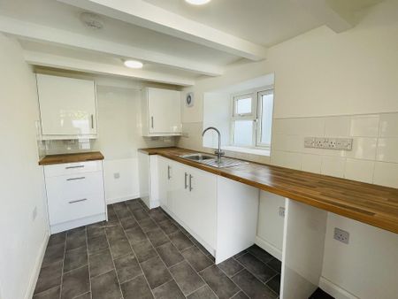 2 bedroom semi-detached house to rent - Photo 5